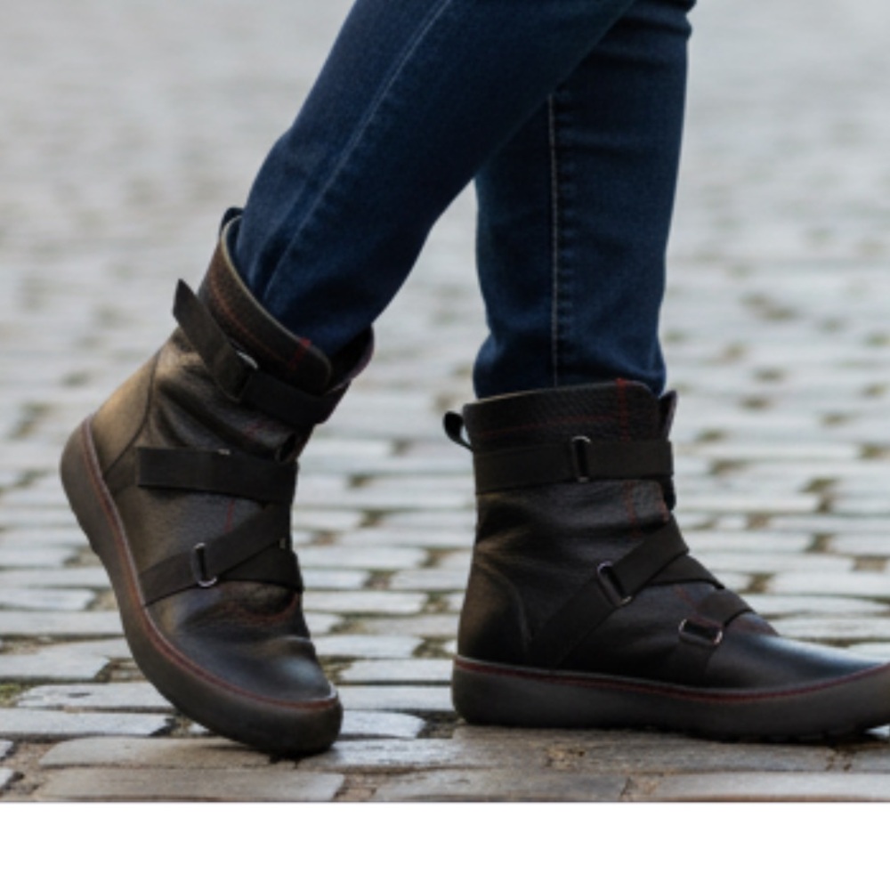 Teemix  Black Leather Moto Bootie Size 230 ( US 6 )